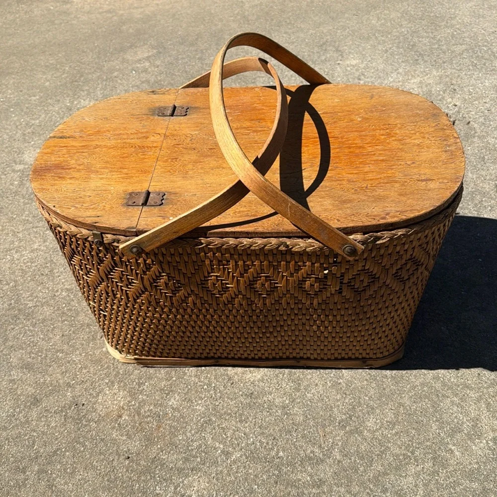 Basket Vintage Picnic Basket with Table Inside